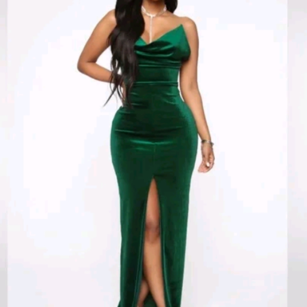 Size M velvet green slit dress
